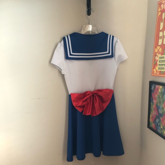 Sailor Moon Costume - Picture 2 of 3